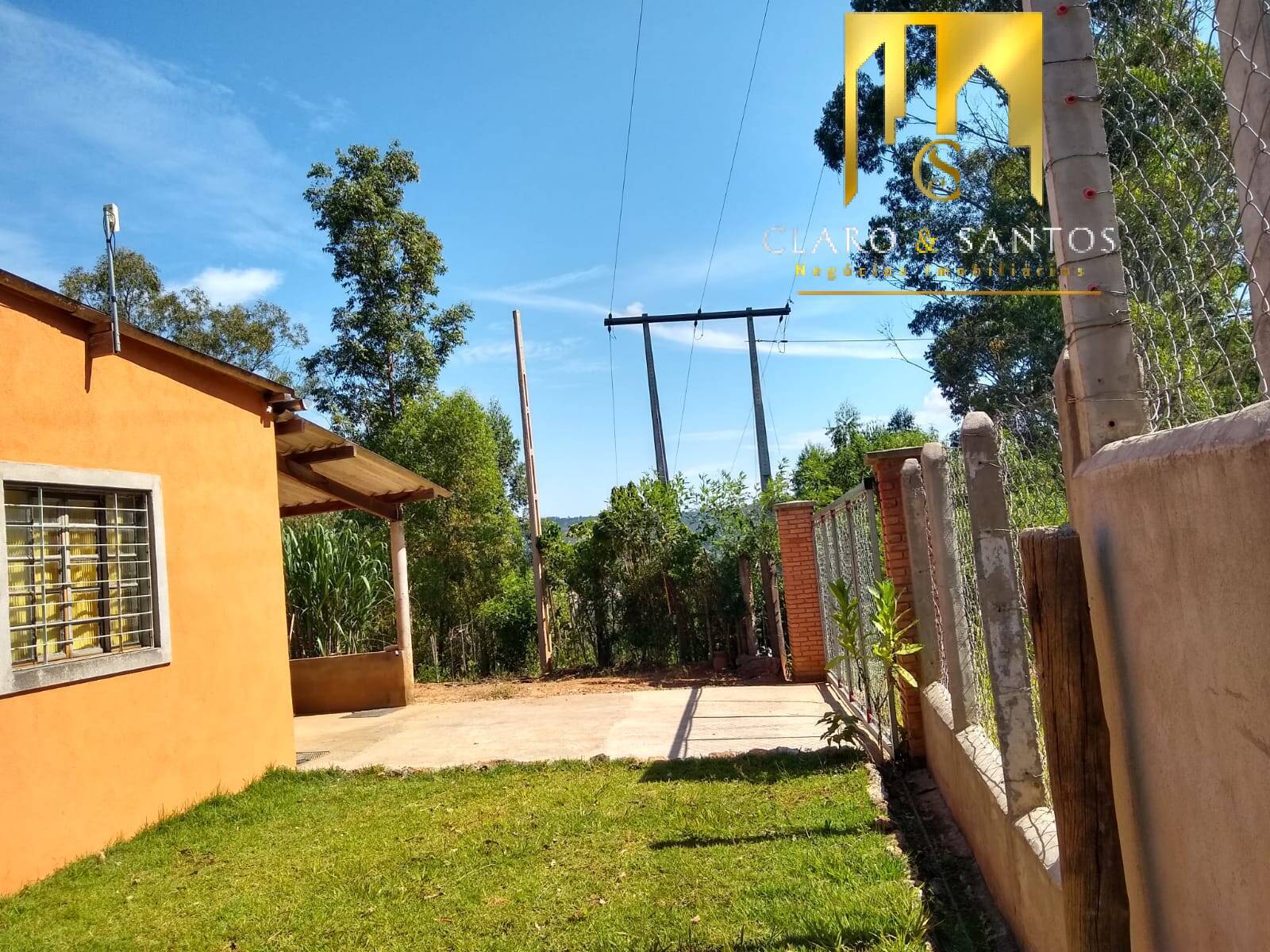 Fazenda à venda com 2 quartos, 250m² - Foto 1