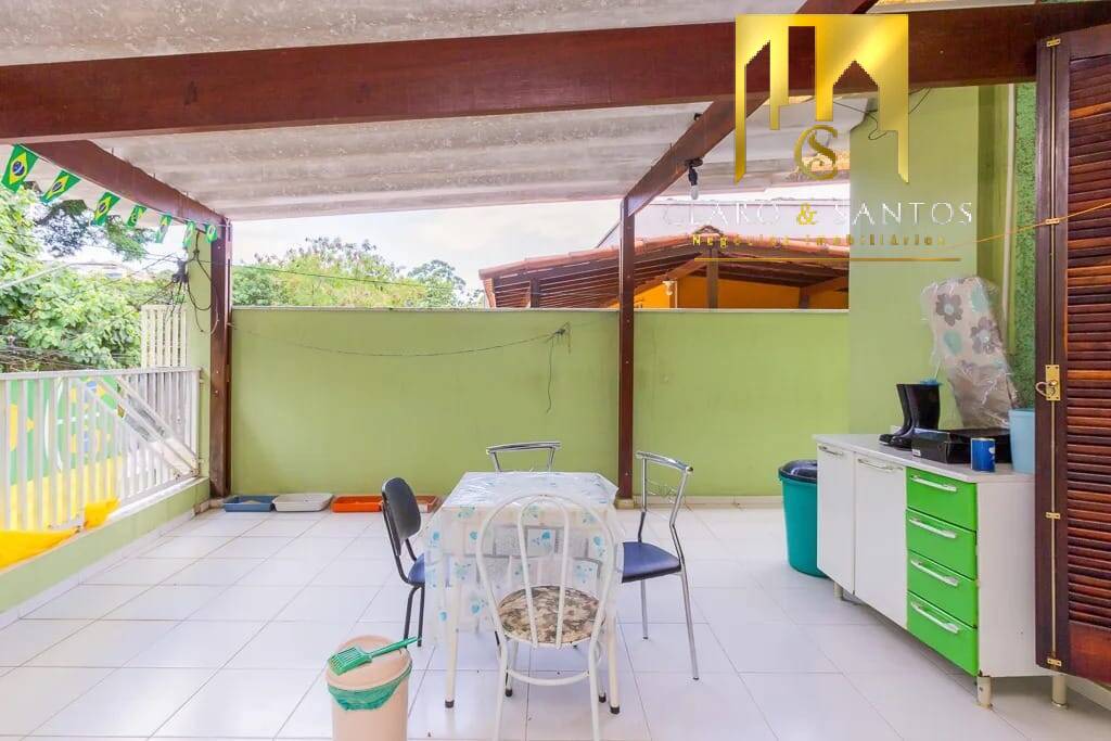 Casa à venda com 4 quartos, 136m² - Foto 2